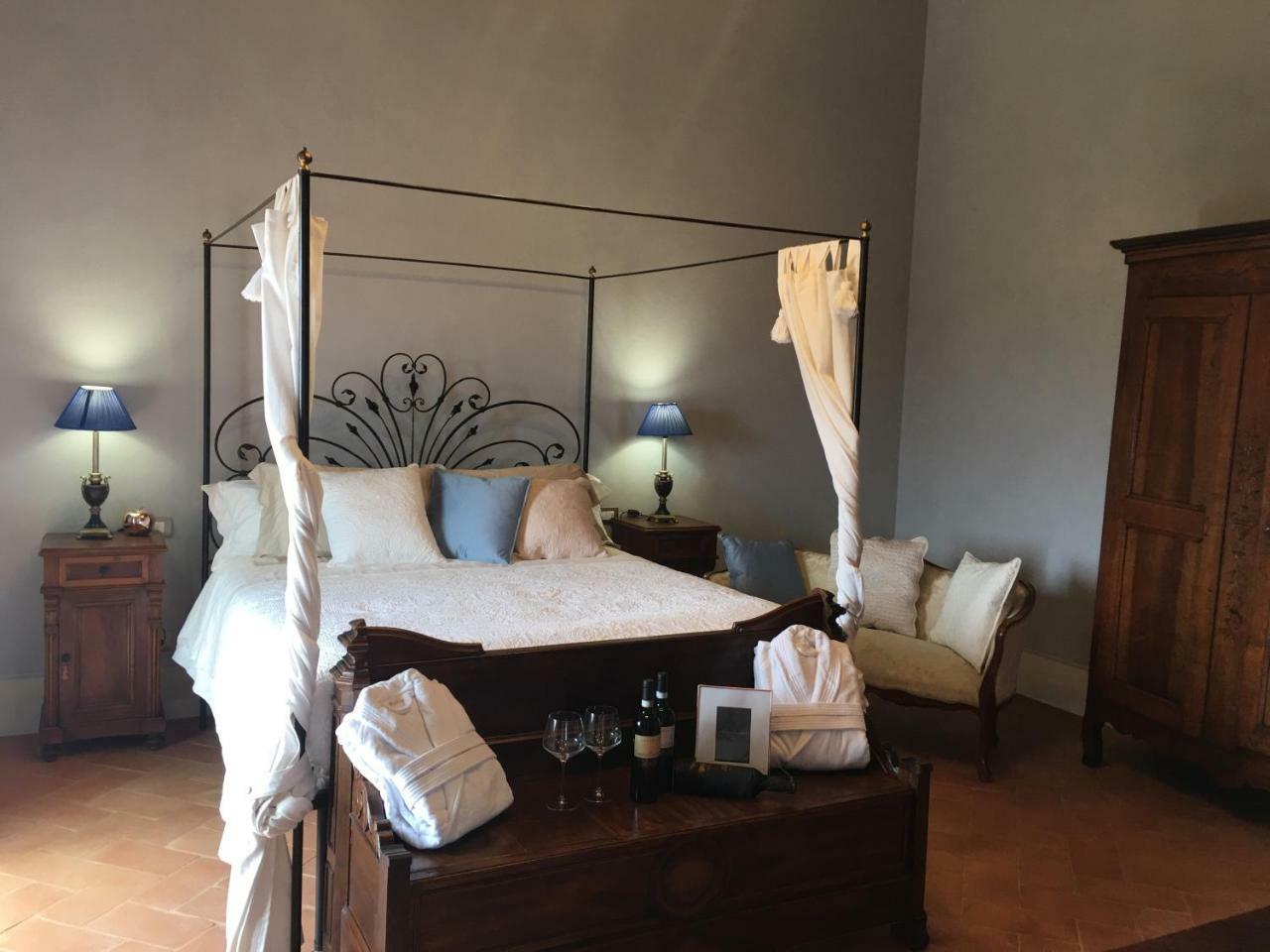 Cordella In Valdorcia Truffle And Olive Oil Resort Montalcino